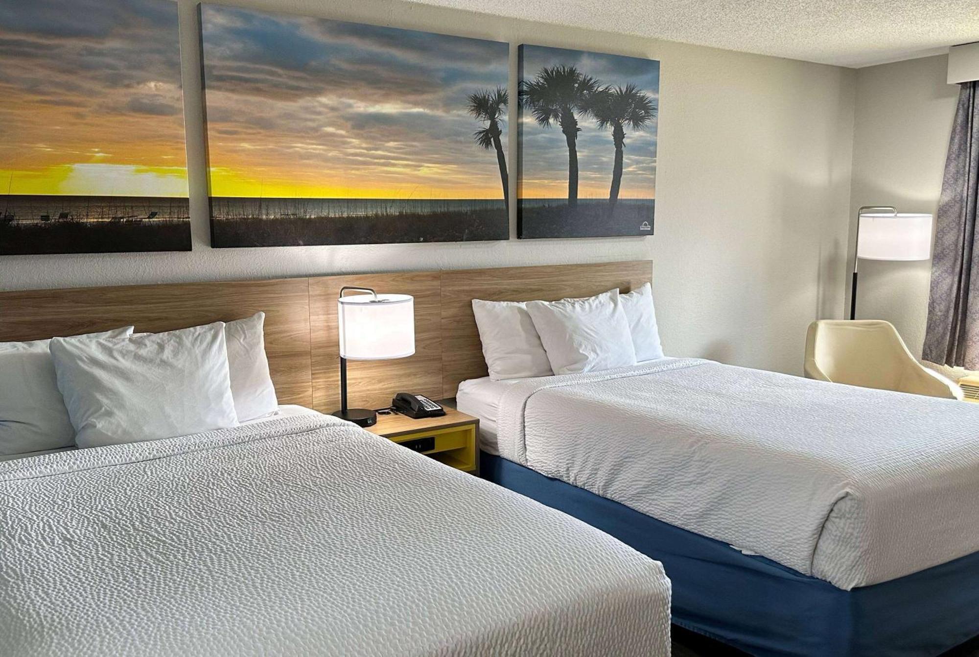 Days Inn By Wyndham Columbia Ne Fort Jackson Экстерьер фото